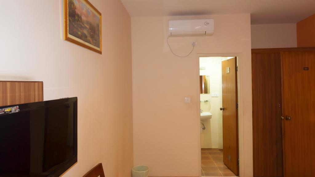 Aryal International Hotel Катманду Стая снимка
