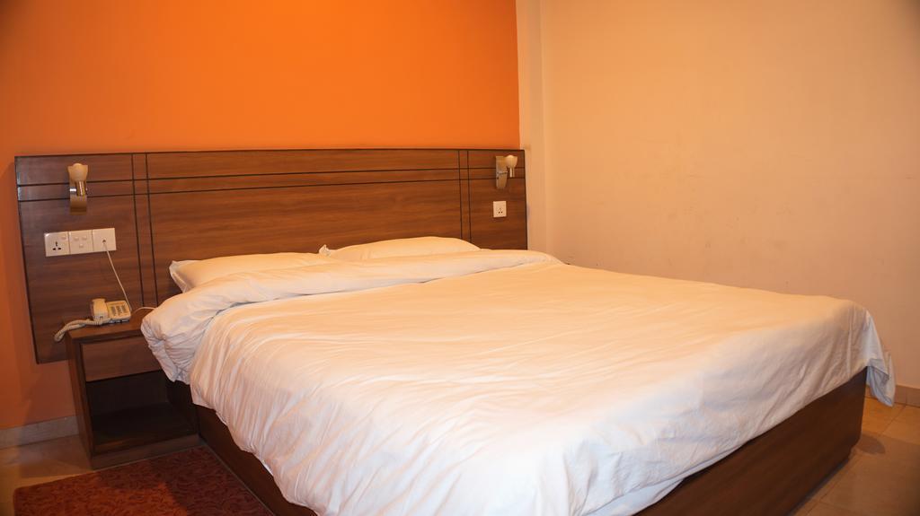 Aryal International Hotel Катманду Стая снимка