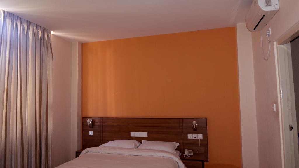 Aryal International Hotel Катманду Стая снимка
