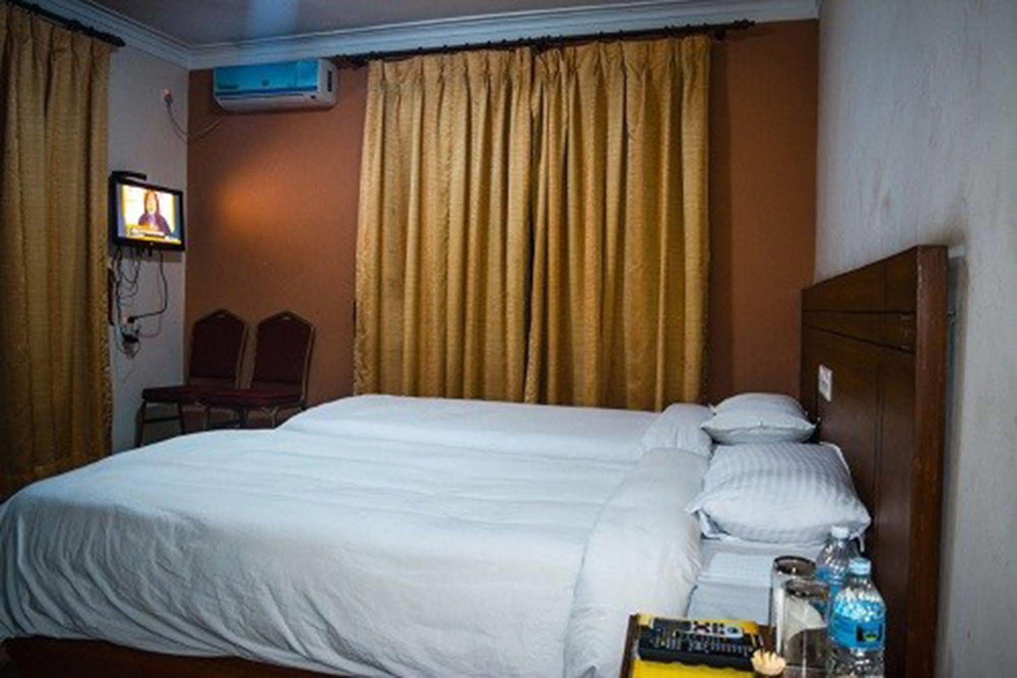 Aryal International Hotel Катманду Екстериор снимка