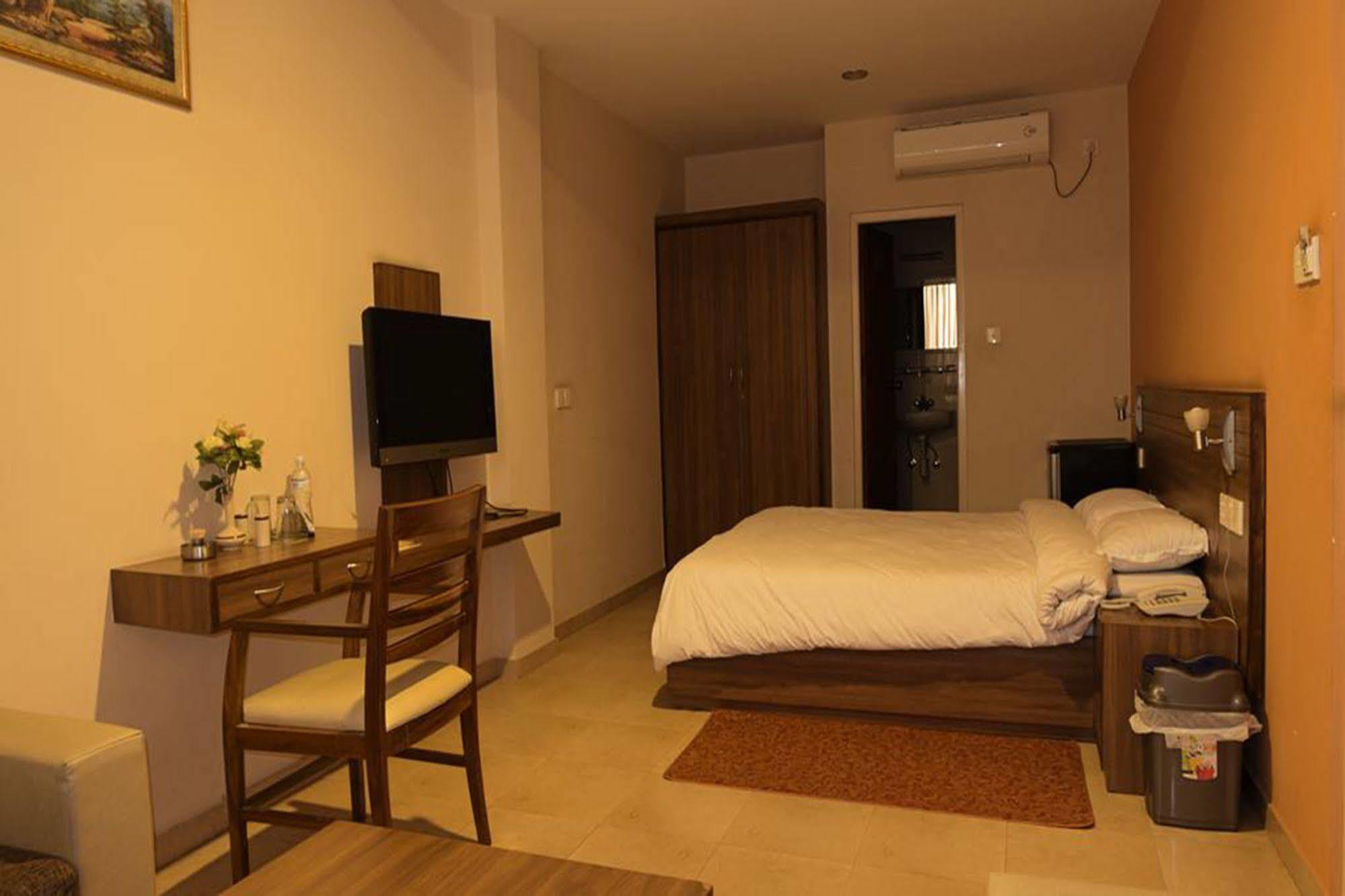 Aryal International Hotel Катманду Екстериор снимка