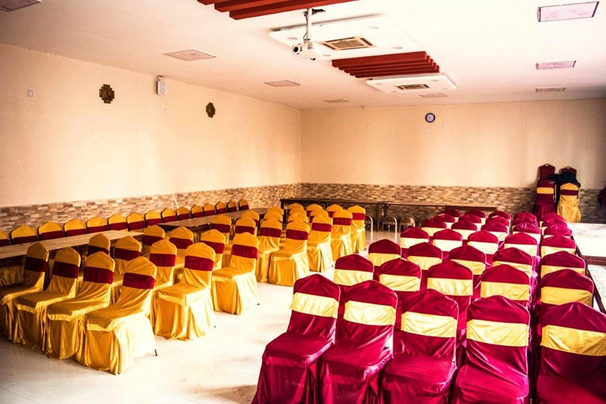 Aryal International Hotel Катманду Екстериор снимка